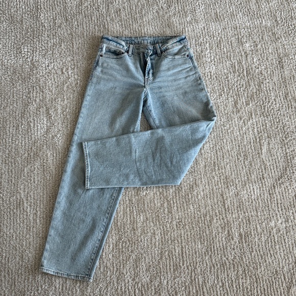 Old Navy Light Blue Loose Fit Jeans - Picture 1 of 3